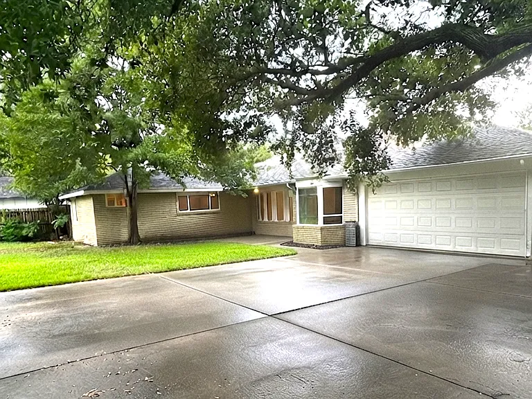 11007 Hillcroft Ave — Photo 23