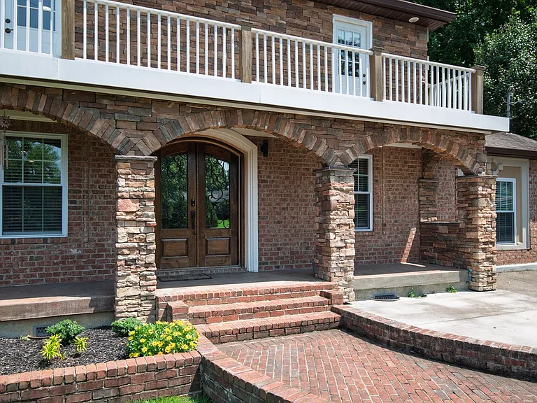 4036 Creekside Dr — Photo 2