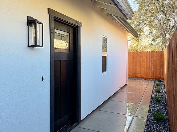 3rd image of 6615 Pecan Ave #B