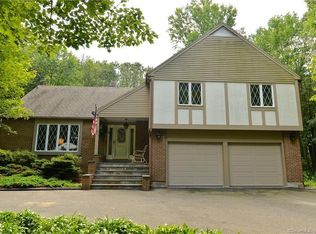 9 Old Farm Rd, Oxford, CT 06478