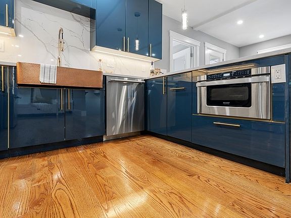 4th image of 159 Kidder Ave #1