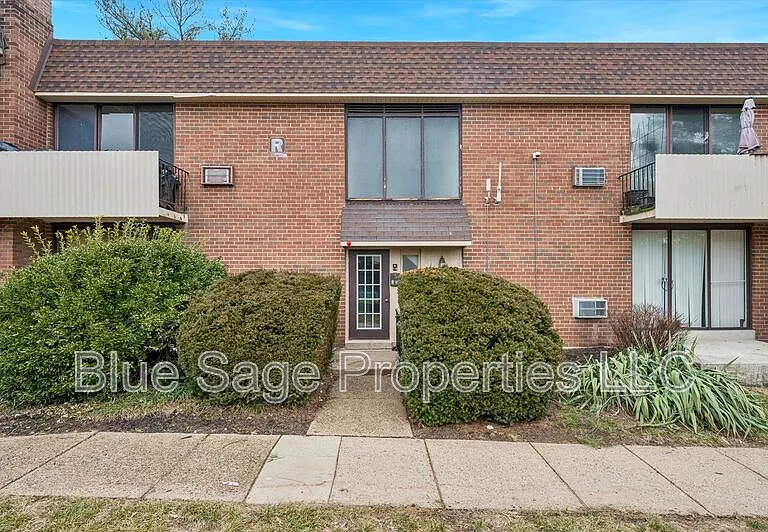 100 E Glenolden Ave #R11 — Photo 1