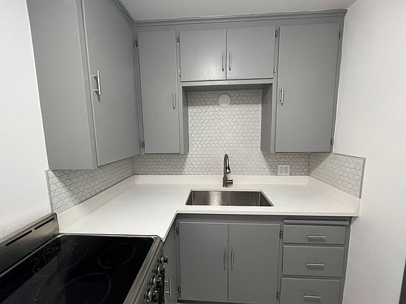 3rd image of 1127 E South Temple APT 6