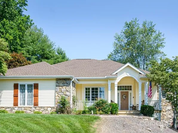 100 Bayberry Way, Hendersonville, NC 28739