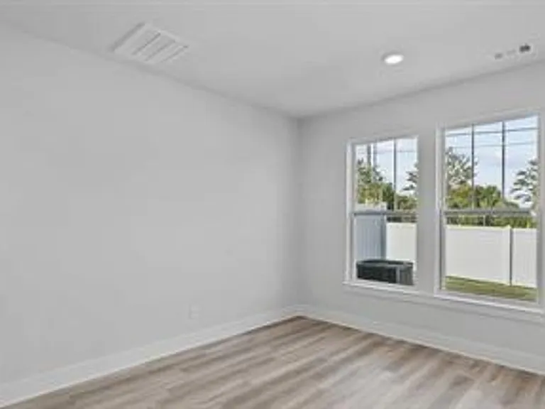 100 Marston Ln — Photo 21
