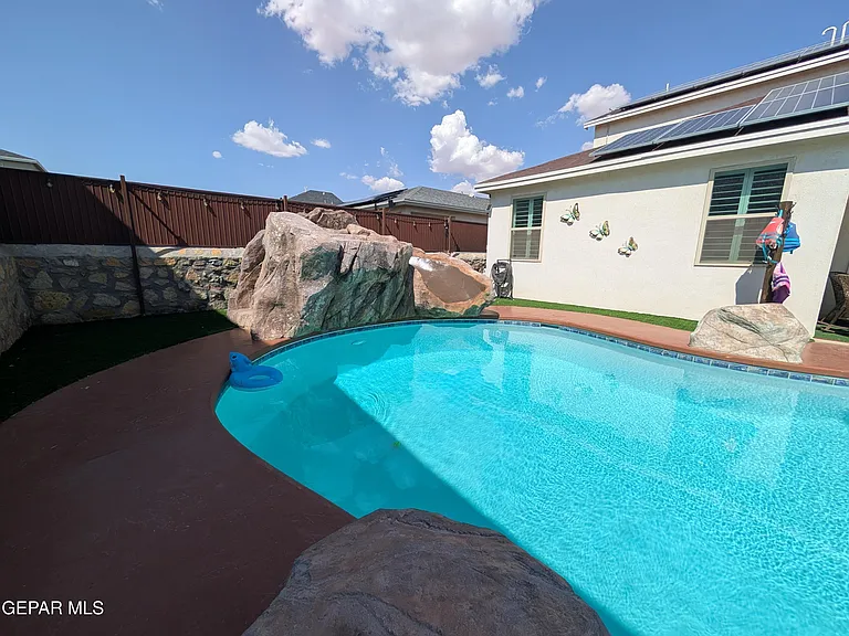 10601 Hidden Crown Pl — Photo 4