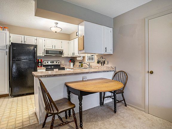 5th image of 1080 Walnut Grove Dr