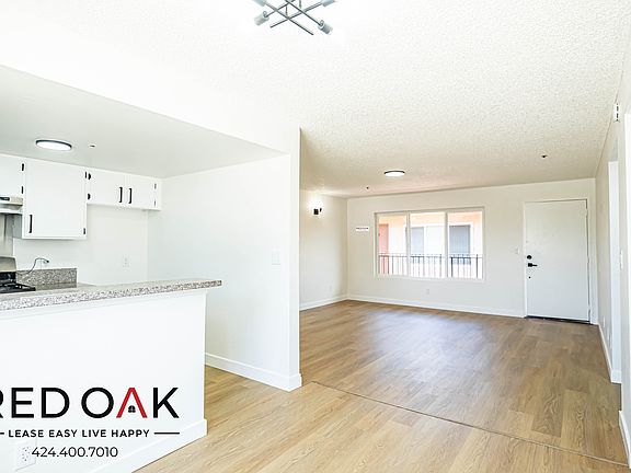 5th image of 13910 Sayre St #20