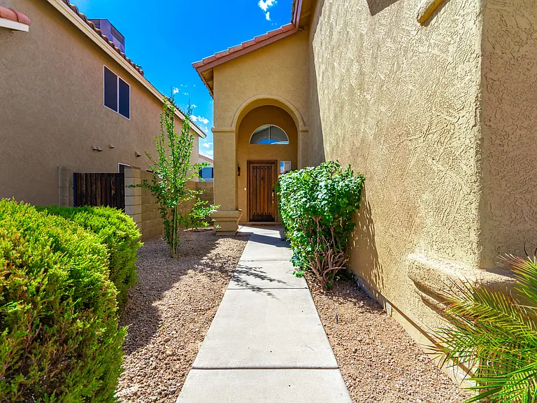 3223 E Poinsettia Dr — Photo 6