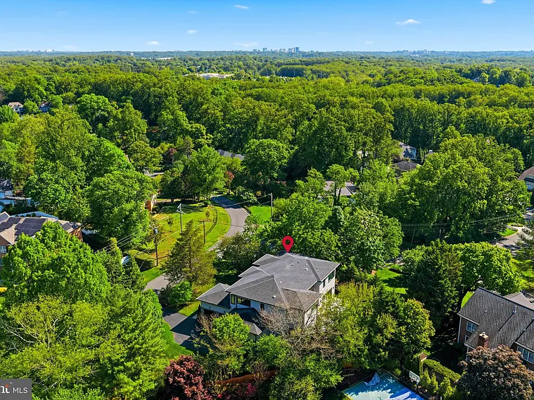 1513 Oakview Dr — Photo 100