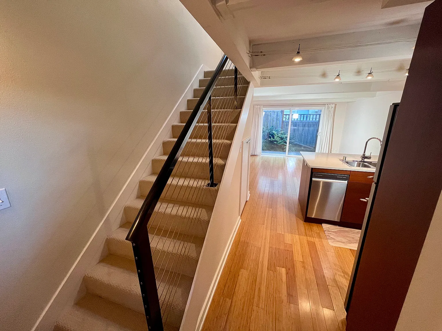 2 bed, 900 sqft, $3,350 — Photo 3