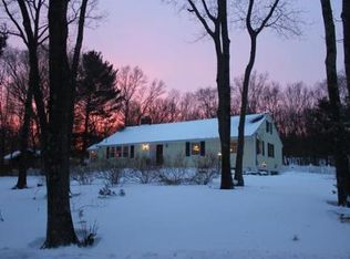 19 Crest Dr, Dover, MA 02030