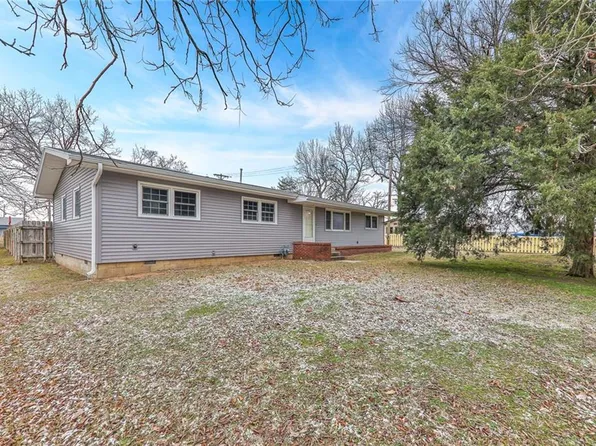 106 N Wood St, Caney, KS 67333
