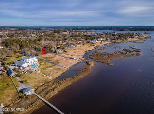 182 Peninsula Manor Rd E, Hubert, NC 28539