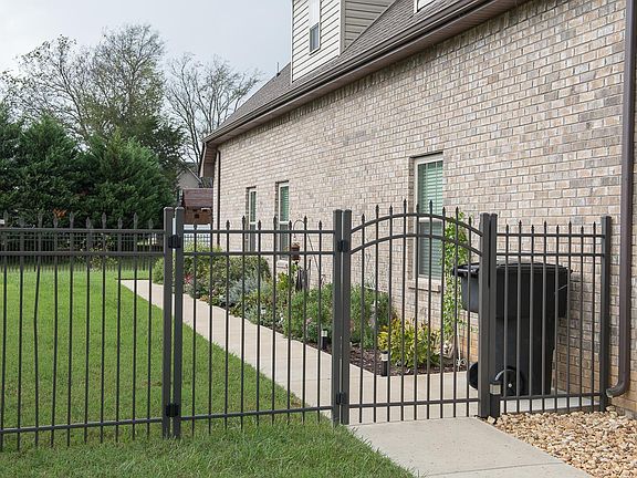 4th image of 3028 Saint Andrews Dr