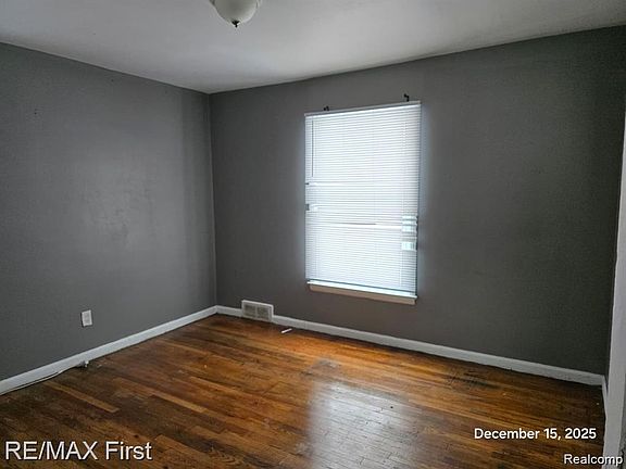 5th image of 18582 Edinborough Rd