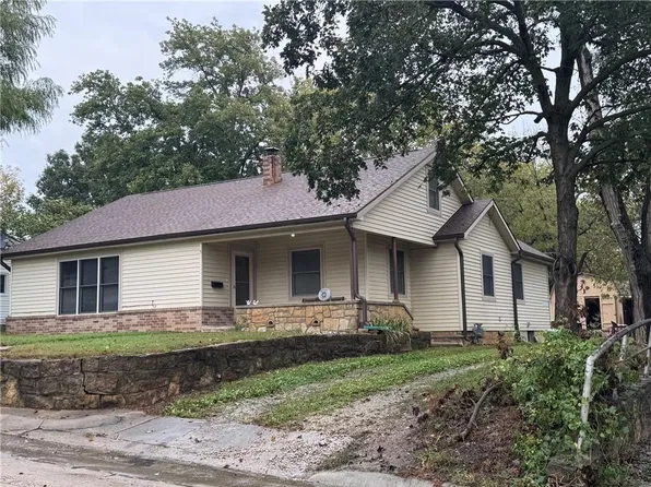 5 N Brayman St, Paola, KS 66071