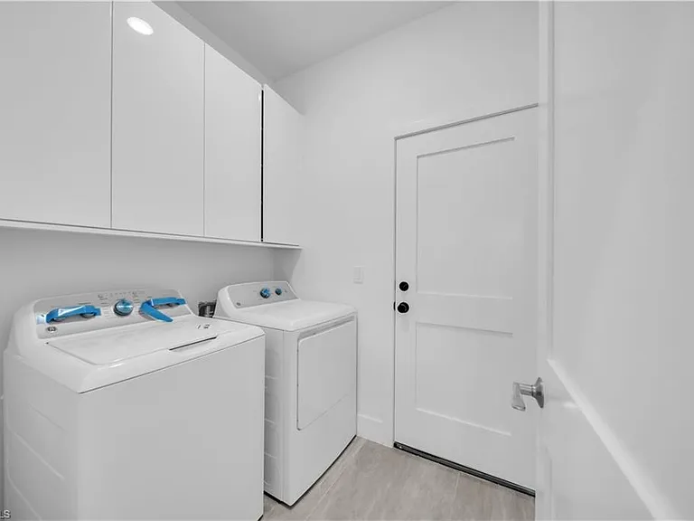 1142 Dutchess St E — Photo 28