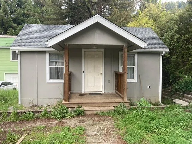 Building Photo - 427 Newton Rd