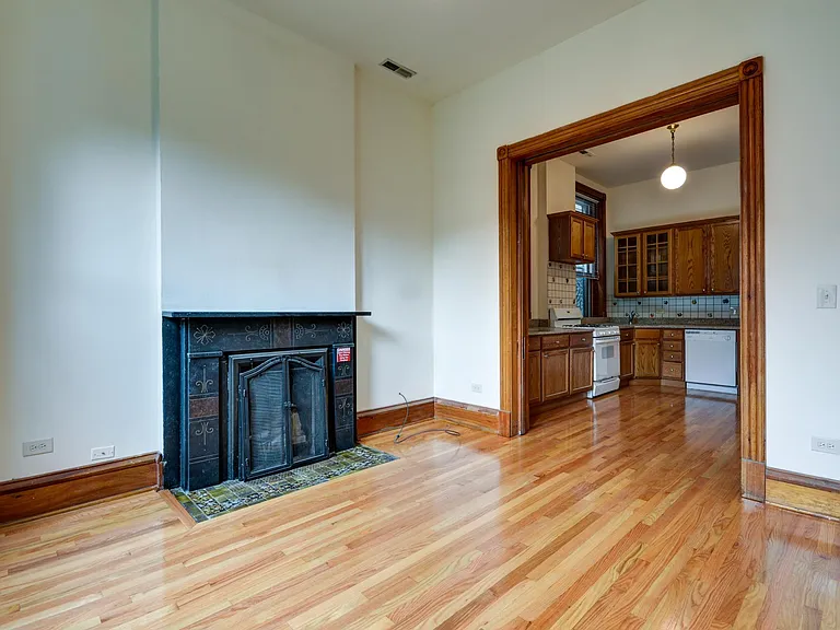 2247 N Lincoln Ave #2 — Photo 2