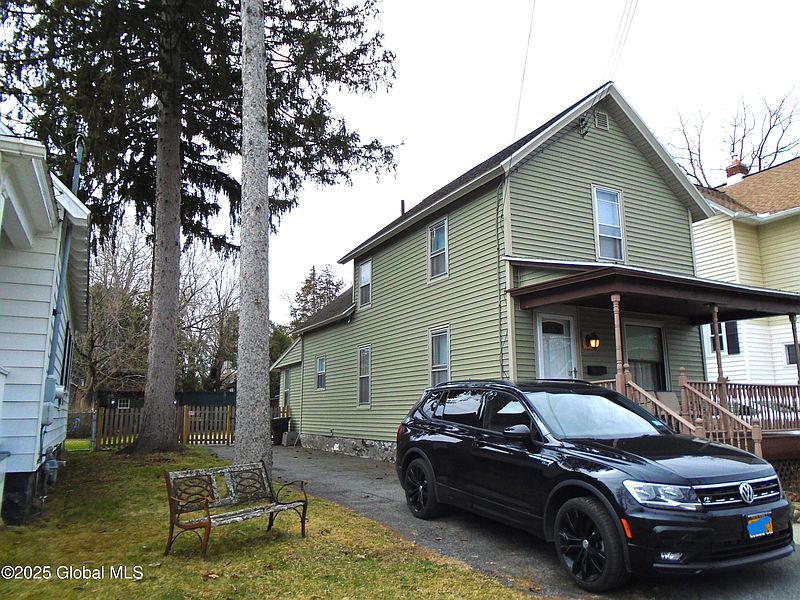 2nd image of 123 Sanders Avenue