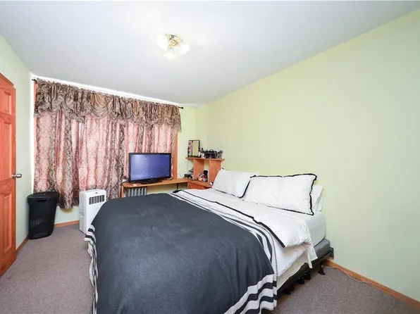 2391 East 3rd Street image 18 of 33