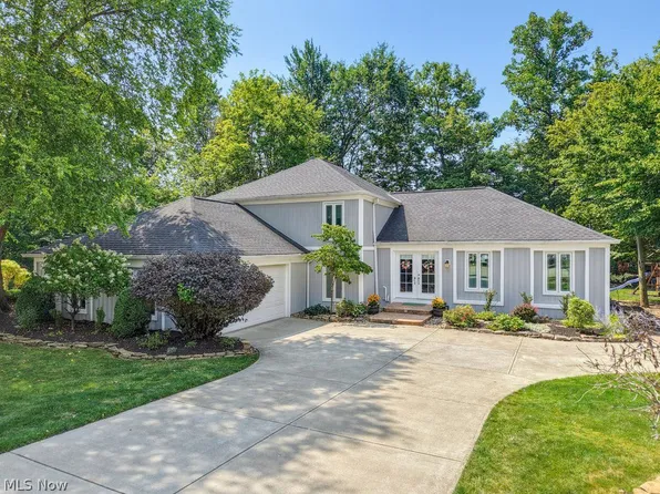 17755 Fairfax Ln, Strongsville, OH 44136