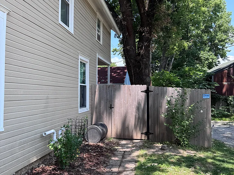 1712 W 34th Ter — Photo 17
