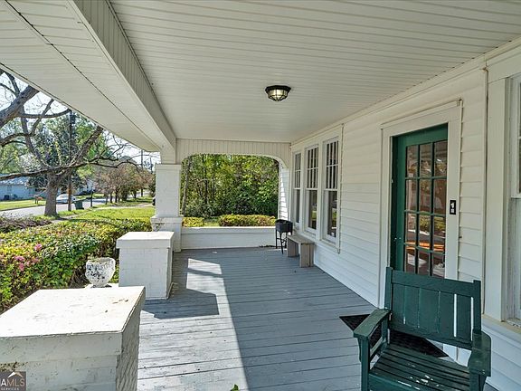 3rd image of 218 West Dr