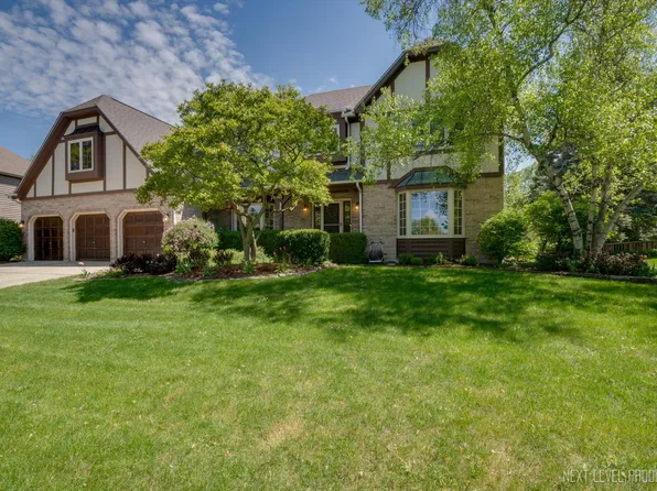 710 Steeplechase Rd, Saint Charles, IL 60174