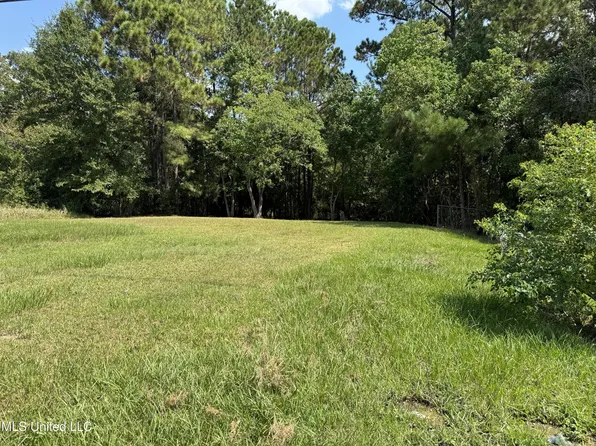 6600 April Bayou Dr, Biloxi, MS 39532