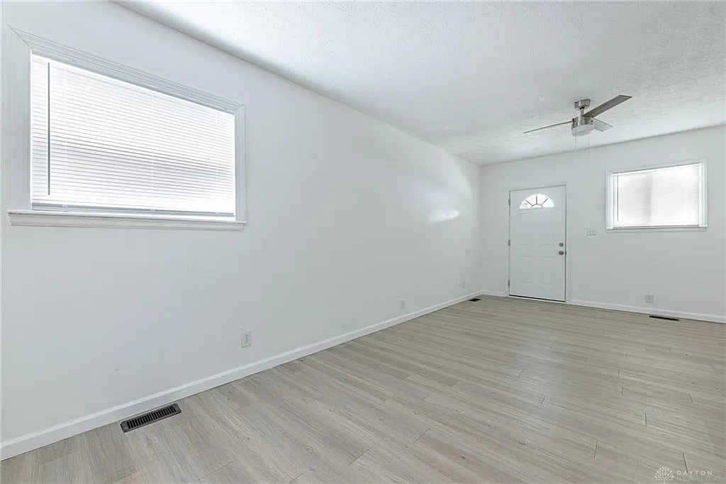 2 bed, 1.0 bath, $1,100 — Photo 2