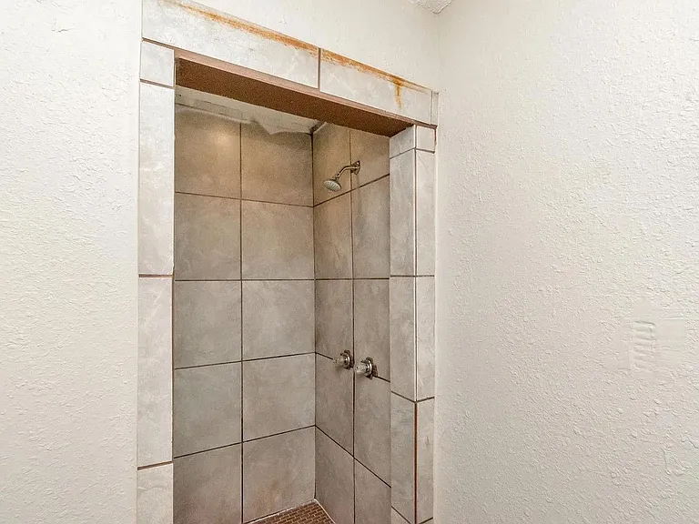 1517 Colgin St — Photo 11
