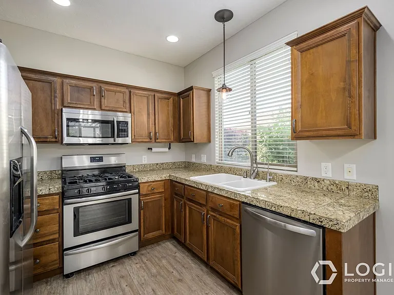 2445 E White Horse Dr — Photo 12