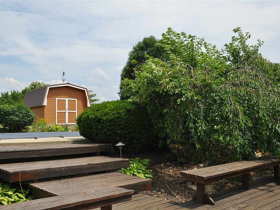 2nd image of 350 Hartshaw Dr