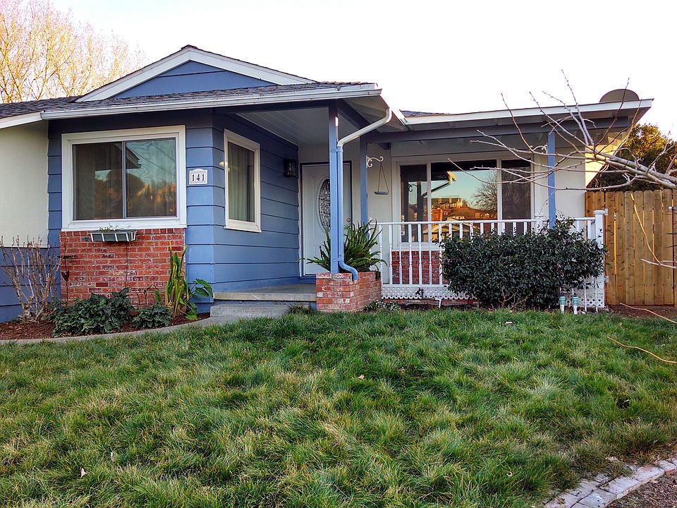 Front Yard with No Mow Grass