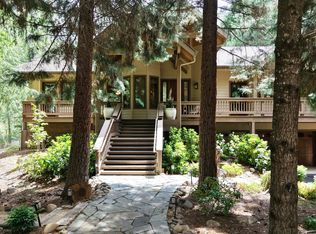 38 Meadow Ln, Shady Cove, OR 97539