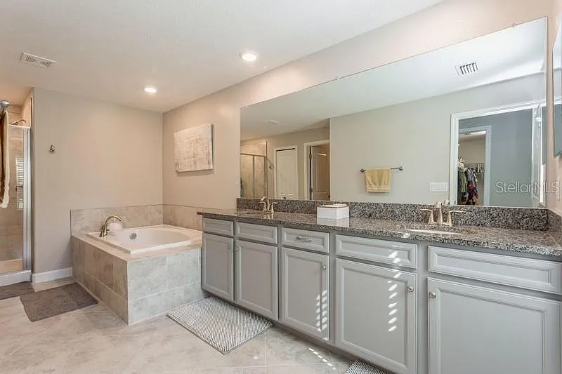 3 bed, 2.5 bath, 2319 sqft, $2,500 — Photo 4