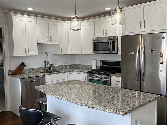 4th image of 200 Jefferson Ave #1
