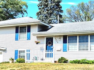 4724 W 112th St, Bloomington, MN 55437