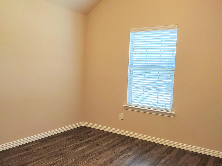 217 Creekwood Dr — Photo 9