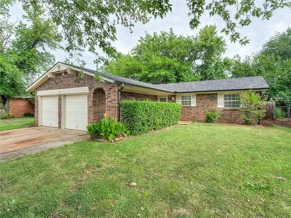 801 Robin Hill Rd, Edmond, OK 73003