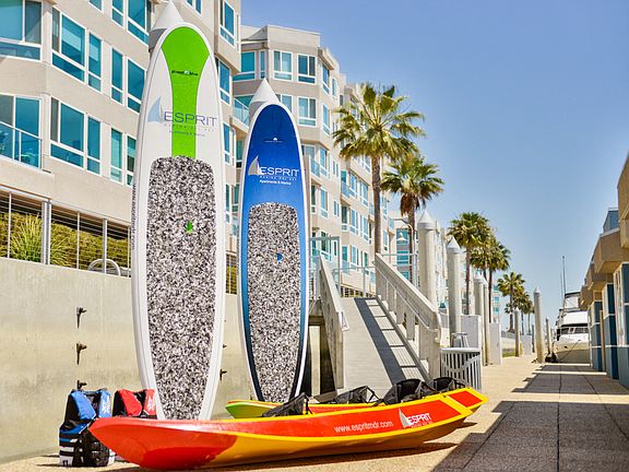 Complimentary paddle board and kayak rentals at Esprit Apartment Homes
