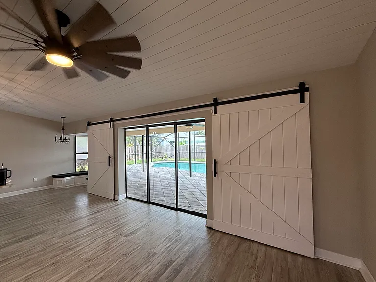 1017 SE Walters Ter — Photo 12