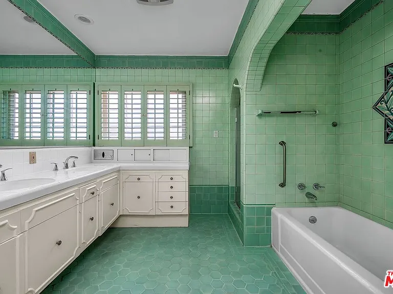 325 El Camino Dr — Photo 14