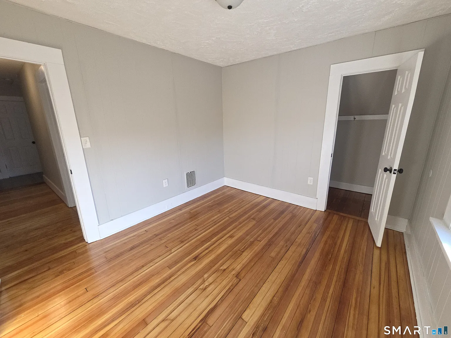 2 bed, 1.0 bath, 960 sqft, $1,600 — Photo 2
