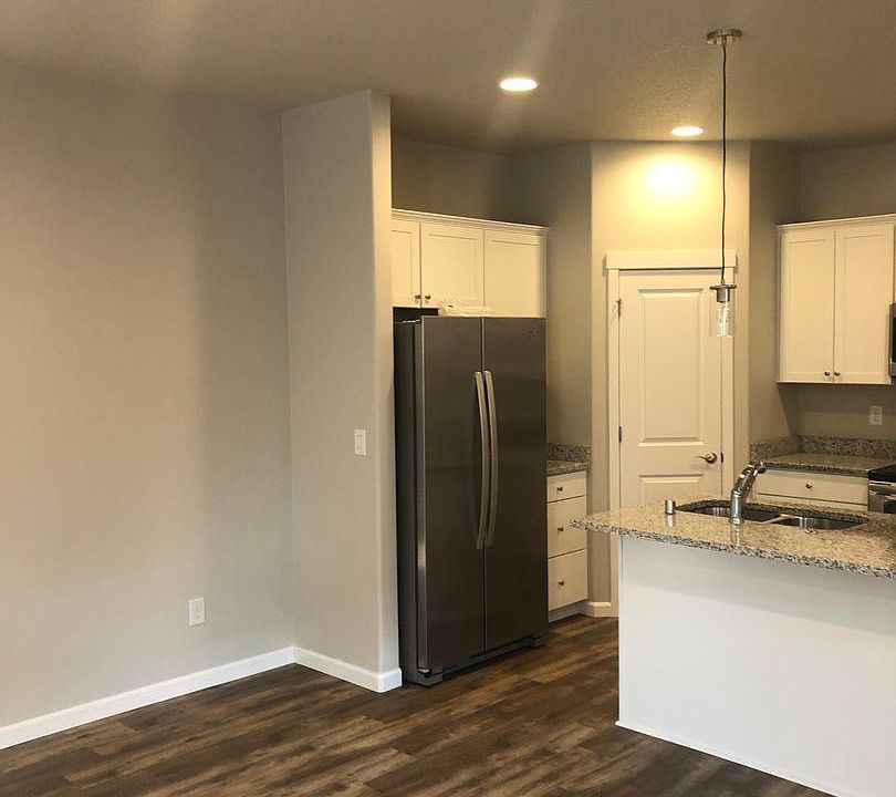 1st image of 8604 NE 26th Cir