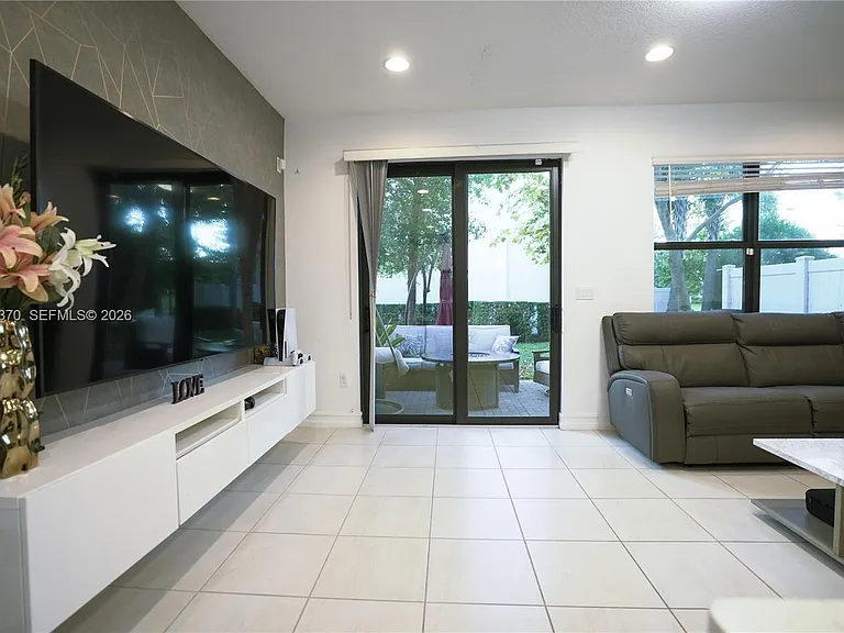 10111 Akenside Dr #10111 — Photo 2
