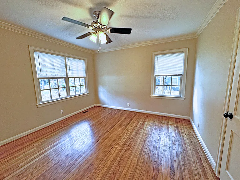 1387 Midview Dr — Photo 8