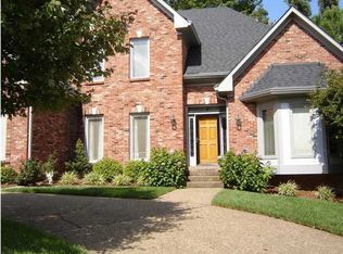 10916 Old Harrods Woods Cir, Louisville, KY 40223